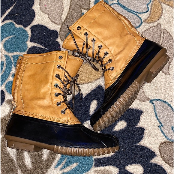 Winter boots - Picture 1 of 7